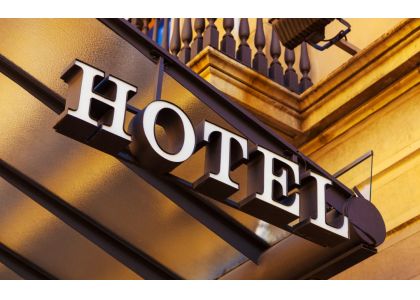 ¿Cómo controlar el clima de la habitación del hotel de una manera que ahorre energía?